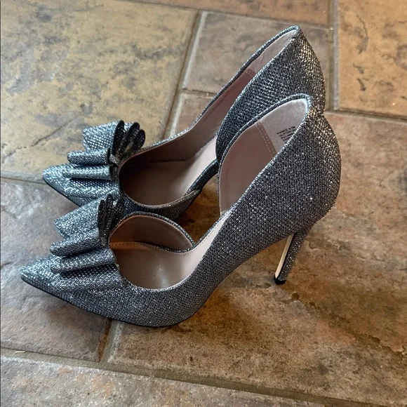 Betsey Johnson Prince-p Pump in silver glitter - Picture 6 of 9